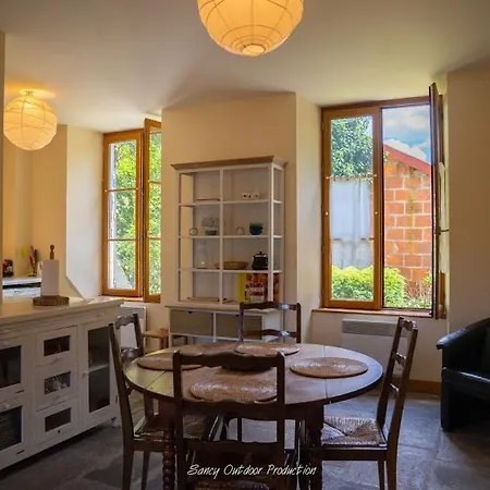 Les Tilleuls アパート ベス・エ・サンタナステーズ