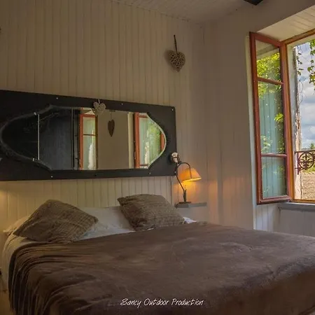 Les Tilleuls * ベス・エ・サンタナステーズ