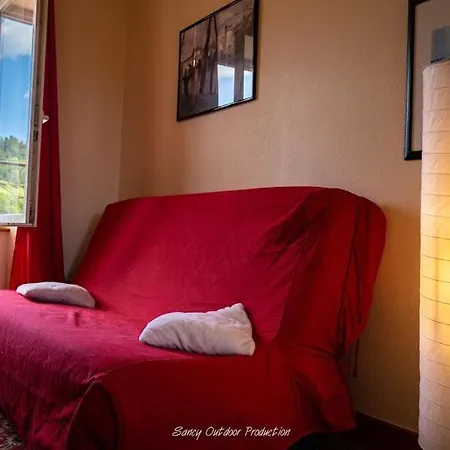 Les Tilleuls アパート ベス・エ・サンタナステーズ