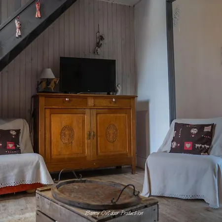 アパート Les Tilleuls ベス・エ・サンタナステーズ